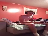 Ado gamer se branle dans sa chambre