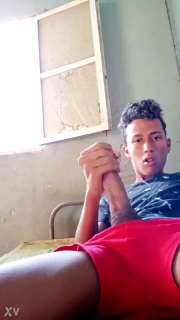 Grosse bite de mâle dominant éjaculant une grosse charge chaude