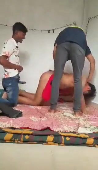 Ado indien se fait prendre cru par papa