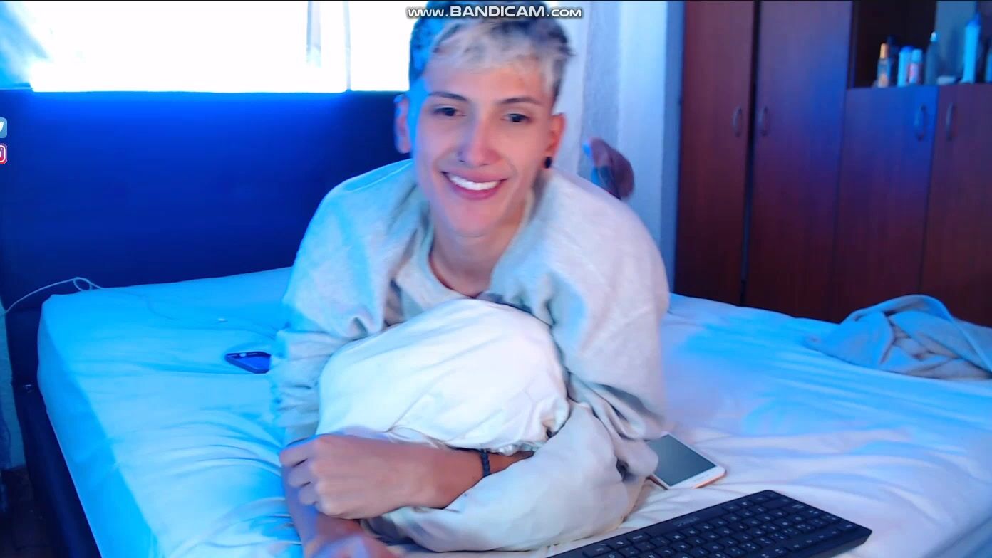 Ado gay colombien mignon en show cam porno