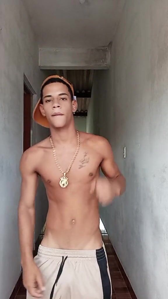 Chico gay caliente baila desnudo
