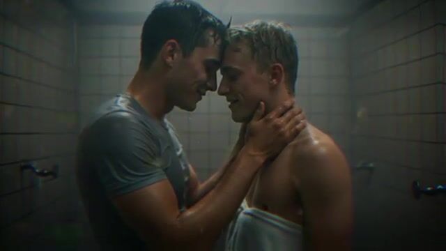 Schwule liebesgeschichte: twink, daddy, muskelmann, bareback-schwanz