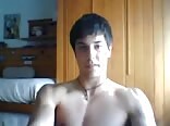 Der bruder war nicht zu hause, also hat er sich online gay-pornos a...
