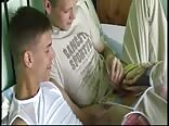 Schwule teenager in stimulierender porno-aktion