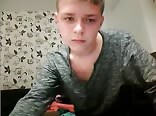 Ado allemand blond montre son trou serré