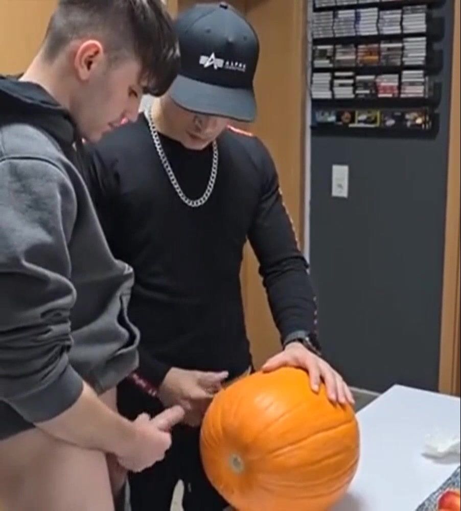 Adolescentes alemanas celebran halloween sin condón
