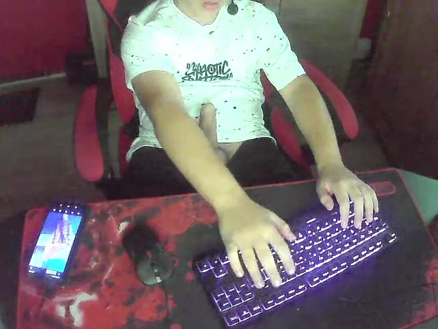 German twink jerks and watch porn on phone