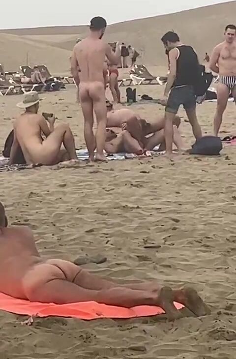 Beach fuck for horny twink