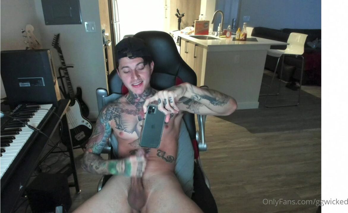 Wicked twink jerks uncut cock till he cums