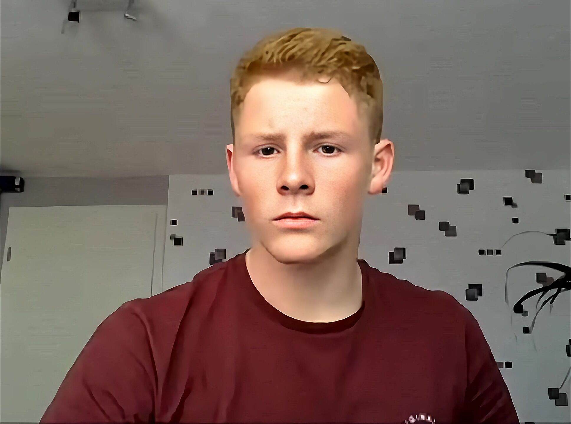 Uni ginger se exhibe solo