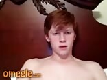 Adolescent pelirroja se masturba la polla