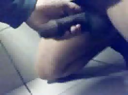 सार्वजनिक शौचालय में ग्लोरी होल एक्शन 2