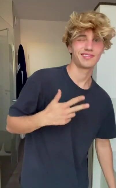 Blond cutie gray strokes his long dong