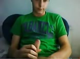 Green shirt wanker jerks hard
