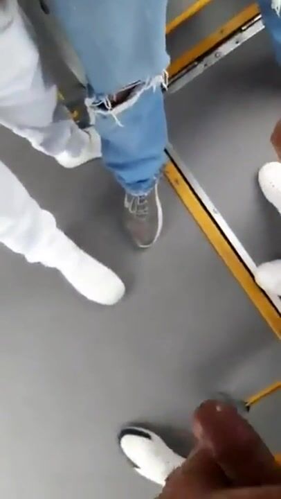小奶狗和老糖爹在公交车上打飞机
