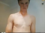 Ado mince branle sa bite