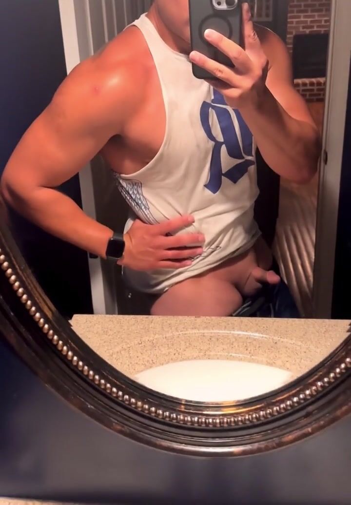 Gym beefcake reveals a little surprise