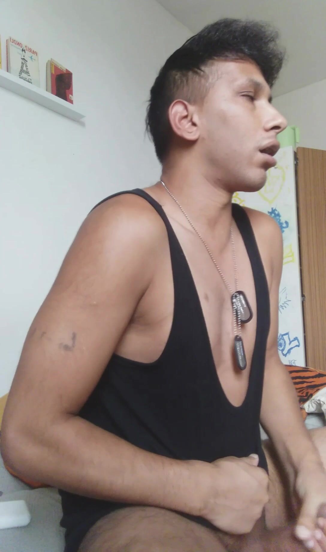 غجري منفرد يستمني