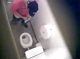 Emergency bareback fuck between muscle daddy and twink