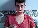 Ado cam-boy montre son cul poilu dans du porno gay