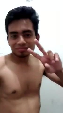 Adolescente peludo se masturba y se corre en cámara 2