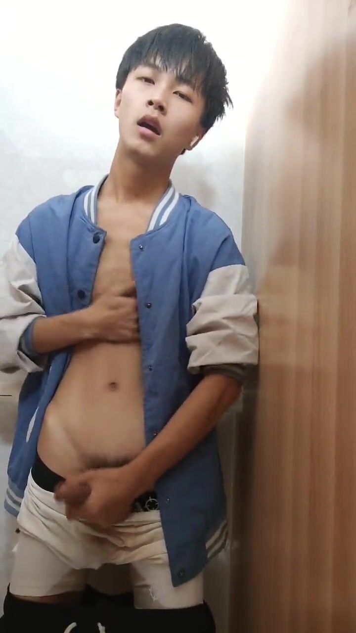 Asian twink outdoor cum