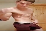 شقراء عضلي يعرض مؤخرته ويستمني بقوة