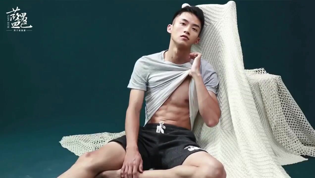 Taiwanese muscle model nude photoshoot