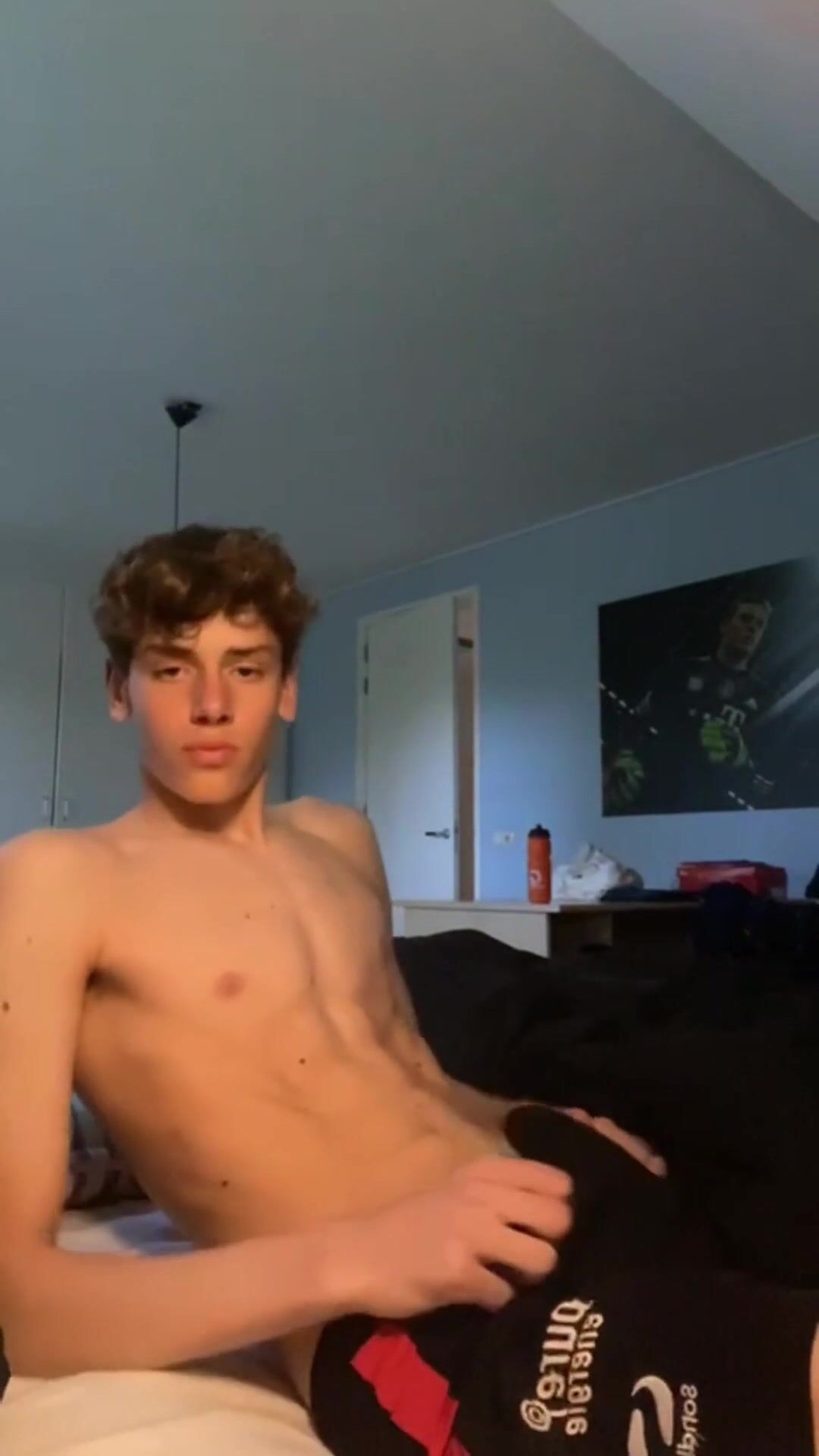 El adolescente se hace un facial