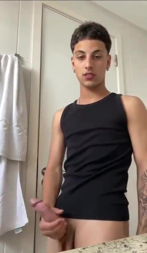 Beau minet s'exhibe