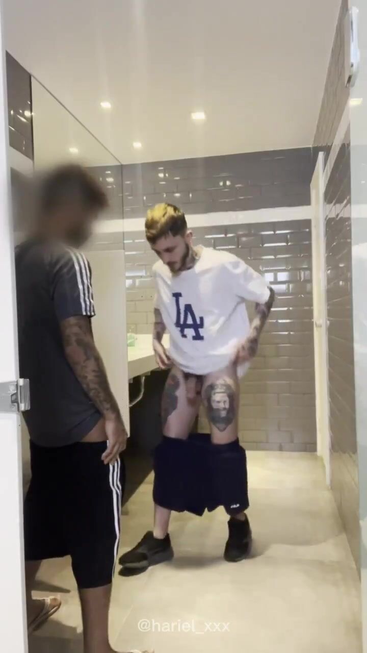 Hariel_xxx junger daddy muskulös blank schwanz treffen öffentliche ...
