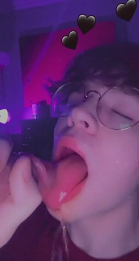 Twink harry potter lookalike swallows piss from boys