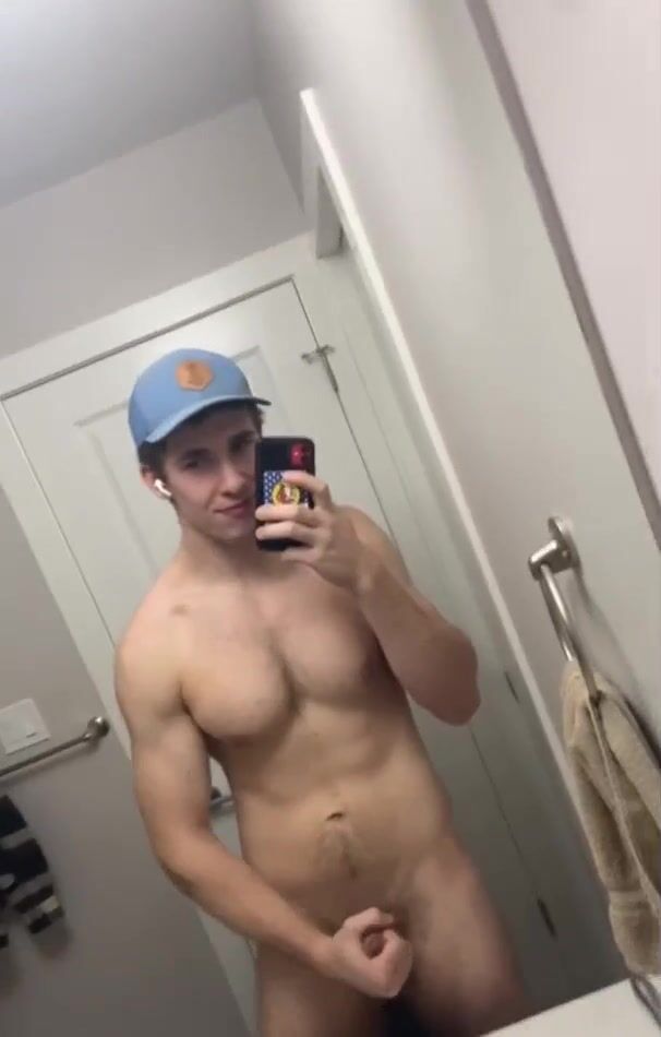 Flüsternder twink wird von muskel-daddys schwanz ohne kondom gefickt