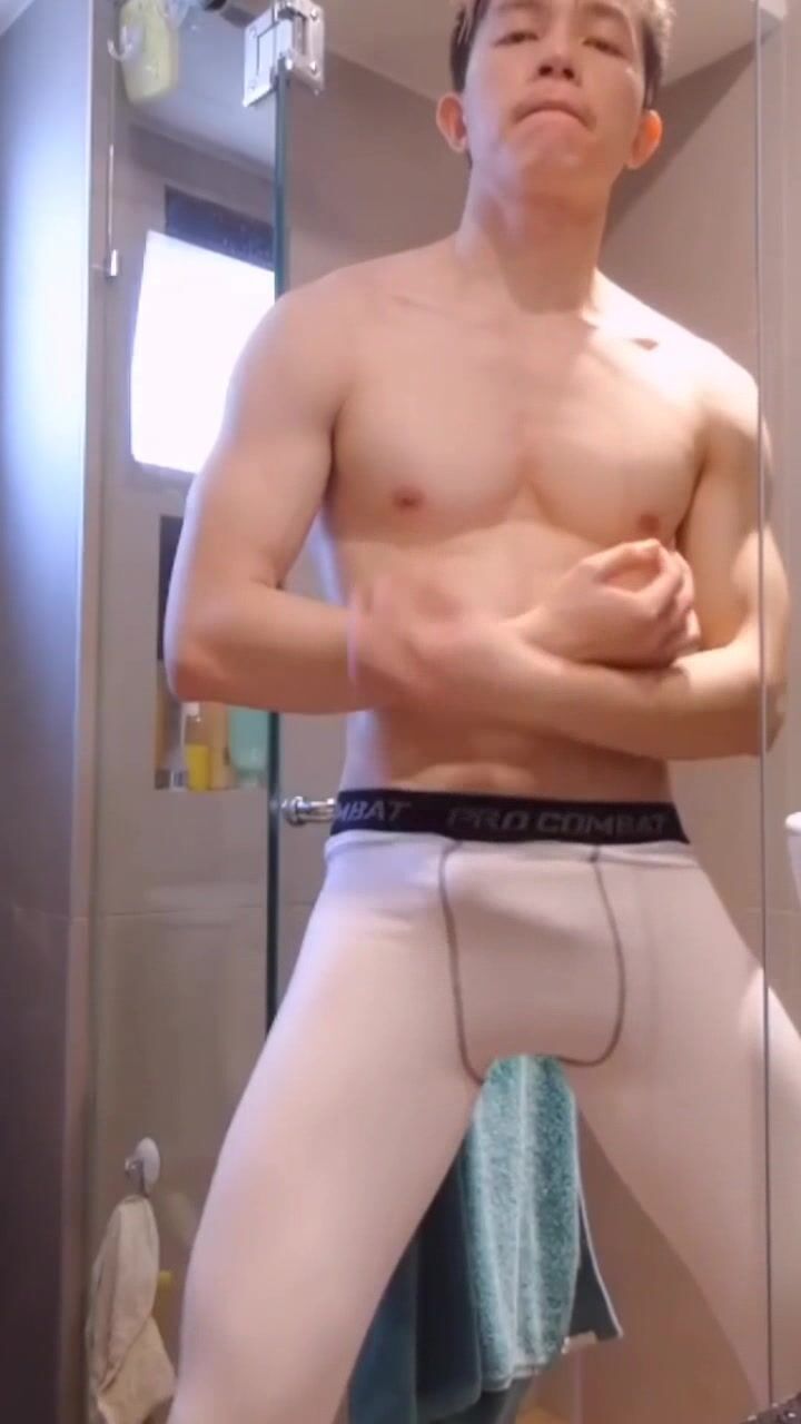 Sexy asiatischer twink wichst