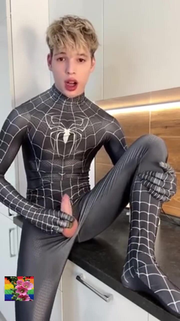 قذف على كام ويب أسود