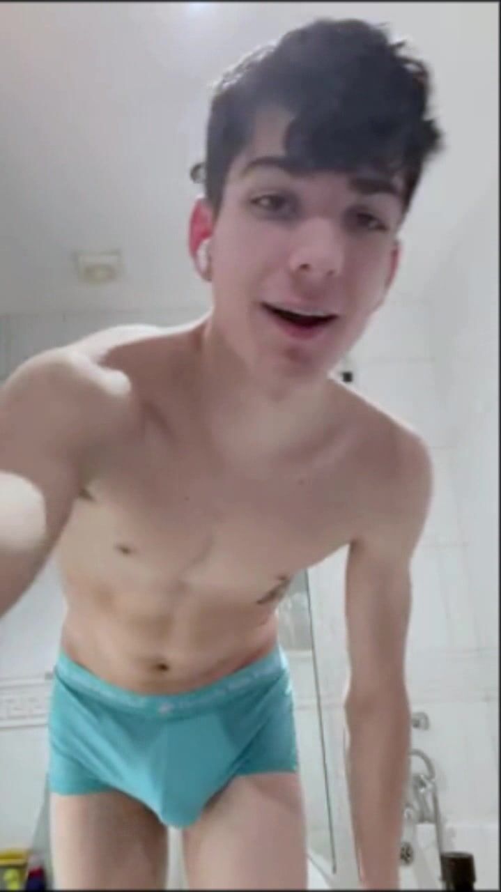 Auf cam mit muskelbepacktem daddy abspritzen