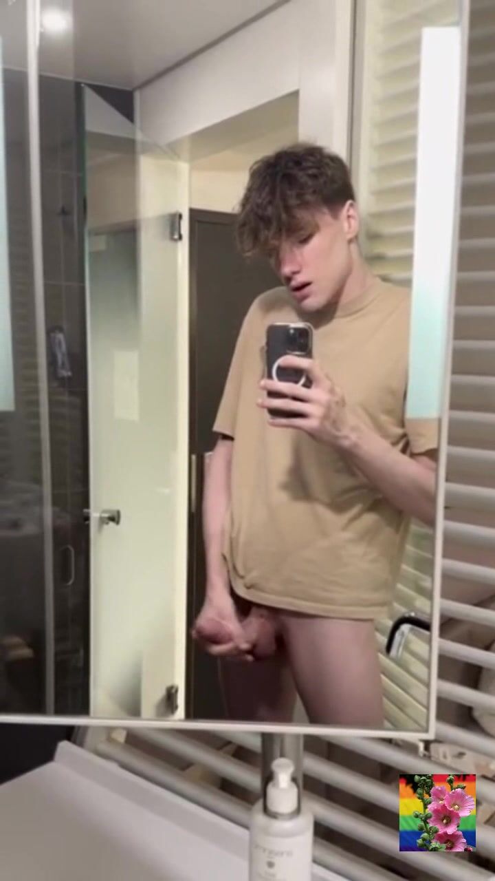 Cumming on cam with hot twink 38