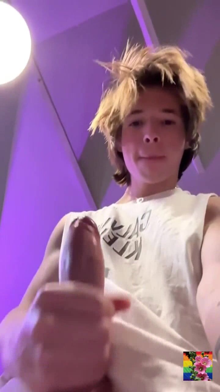 Hbw少年在镜头前猛烈射