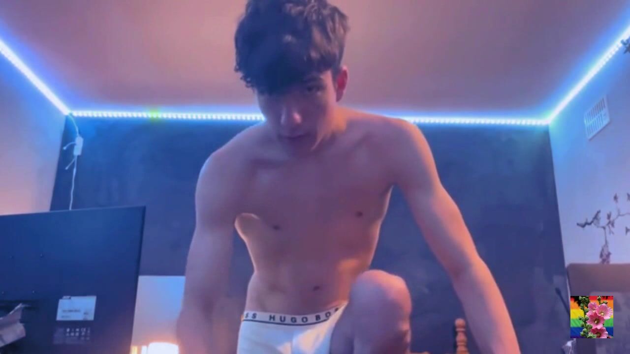 Cumming on cam twink daddy cock
