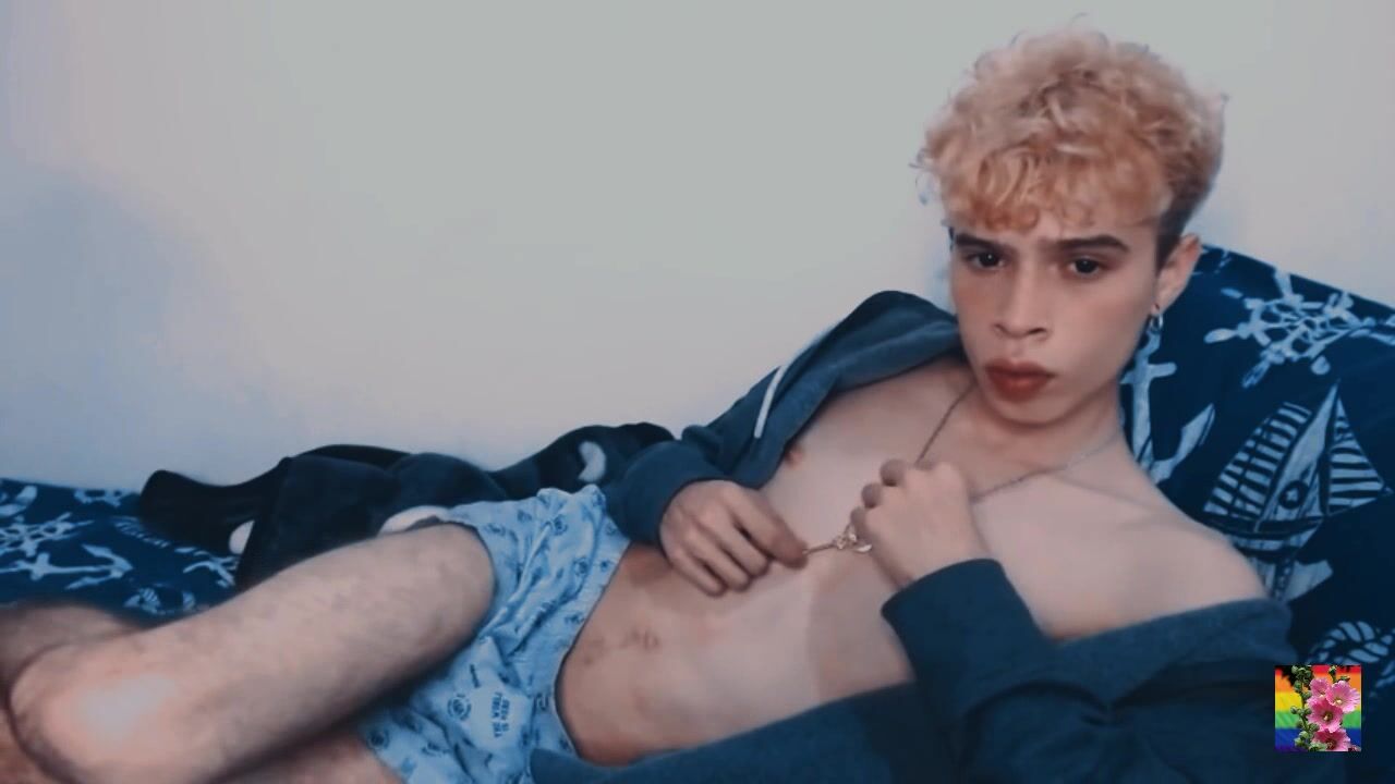 Eyaculando en cámara con cargas de twink calientes
