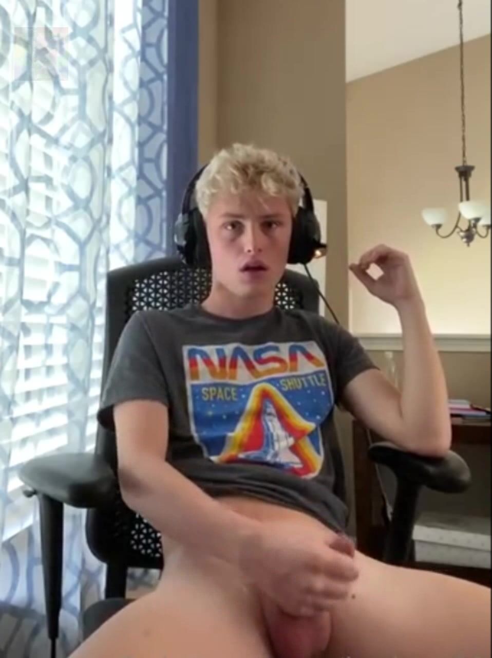 Hot twink cums on cam for daddy 24