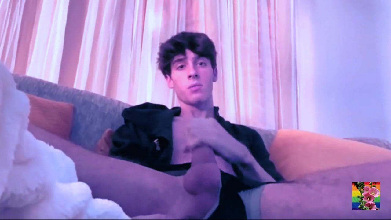 Moreno gay cumming en webcam