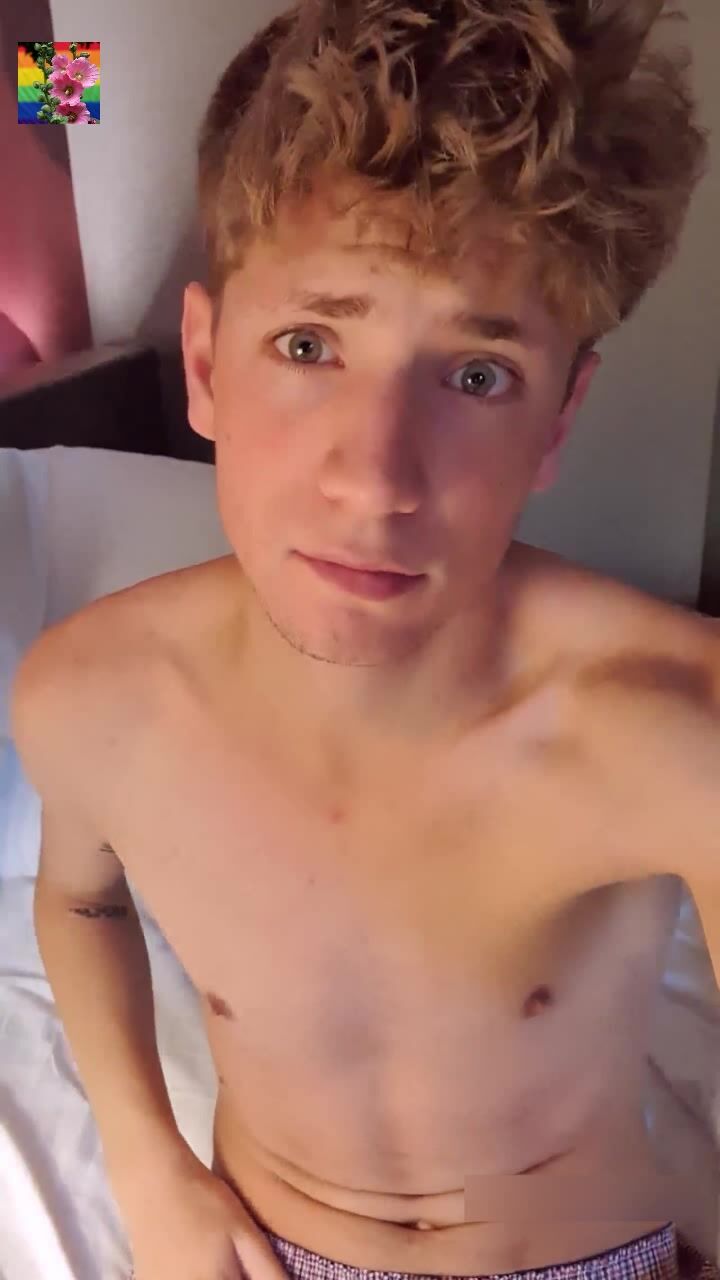 Cumming on cam with hung twink 6