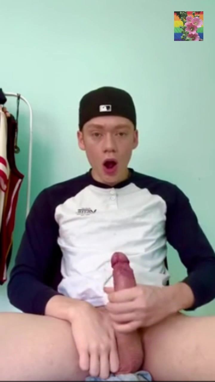 Twink de polla grande se corre en cam