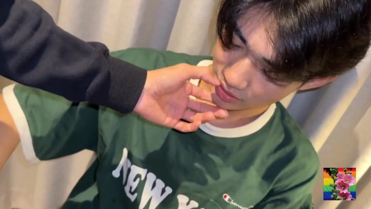 Cute asian bareback twinks play raw