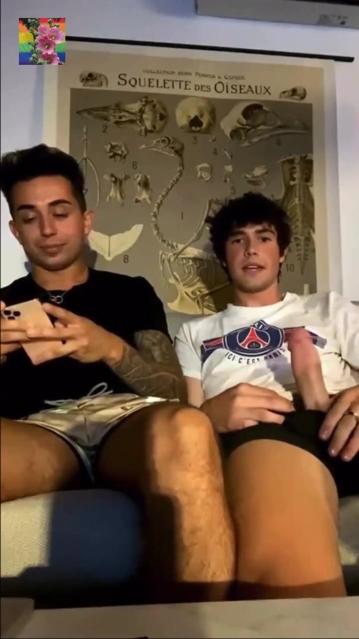 Glückliches cam-paar bareback twink reitet daddy muskel-schwanz