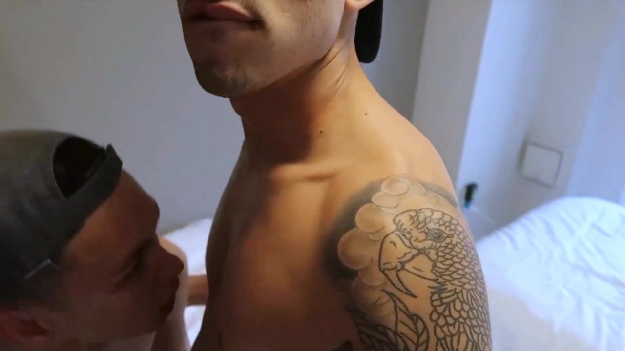 Casero bareback twink papá musculoso polla