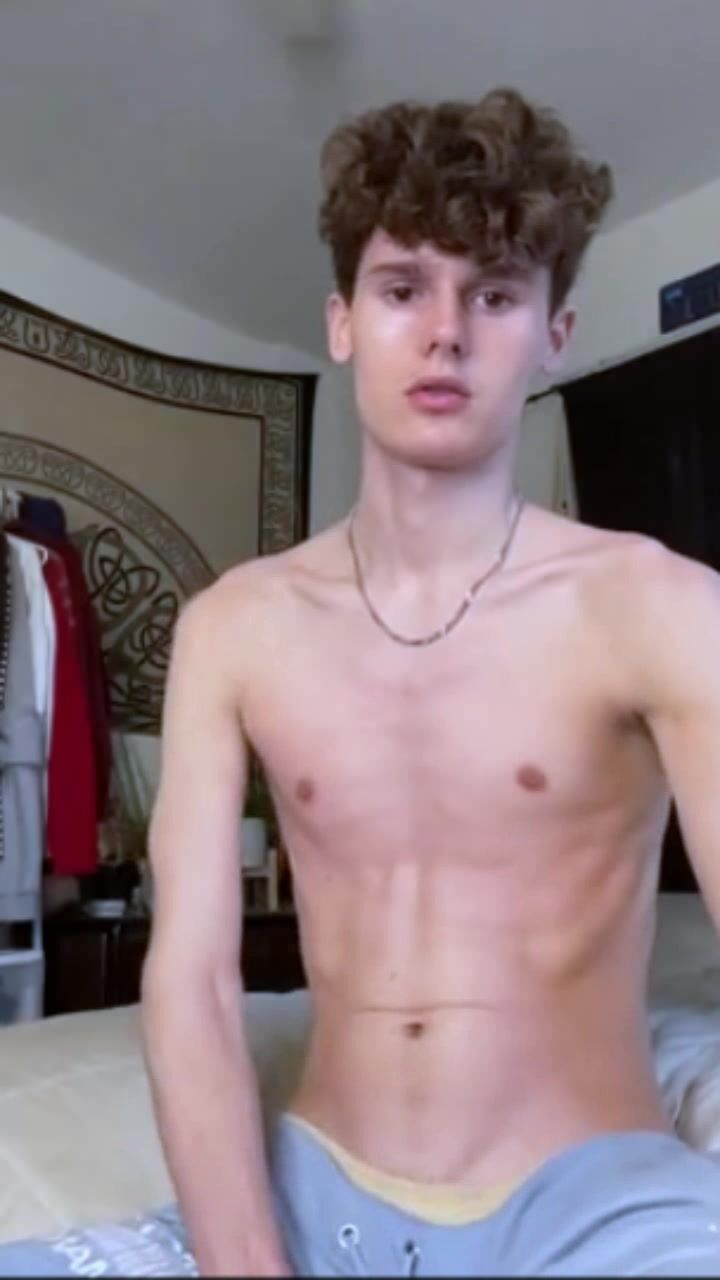 Horny twink takes daddy muscle cock