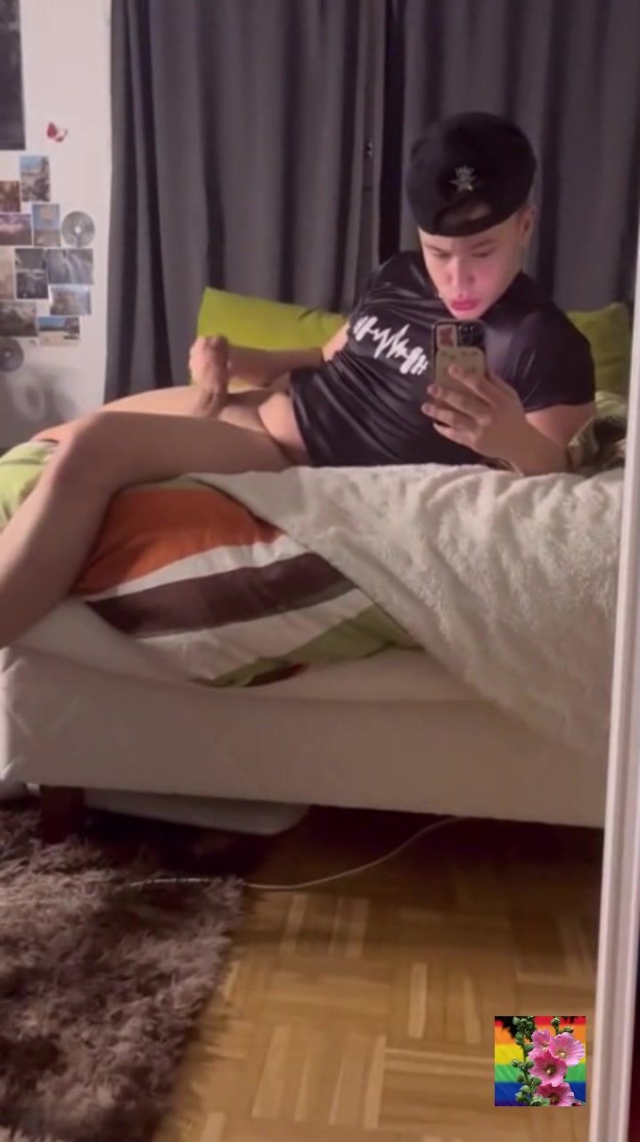 Ink daddy muscle bareback cock stroke