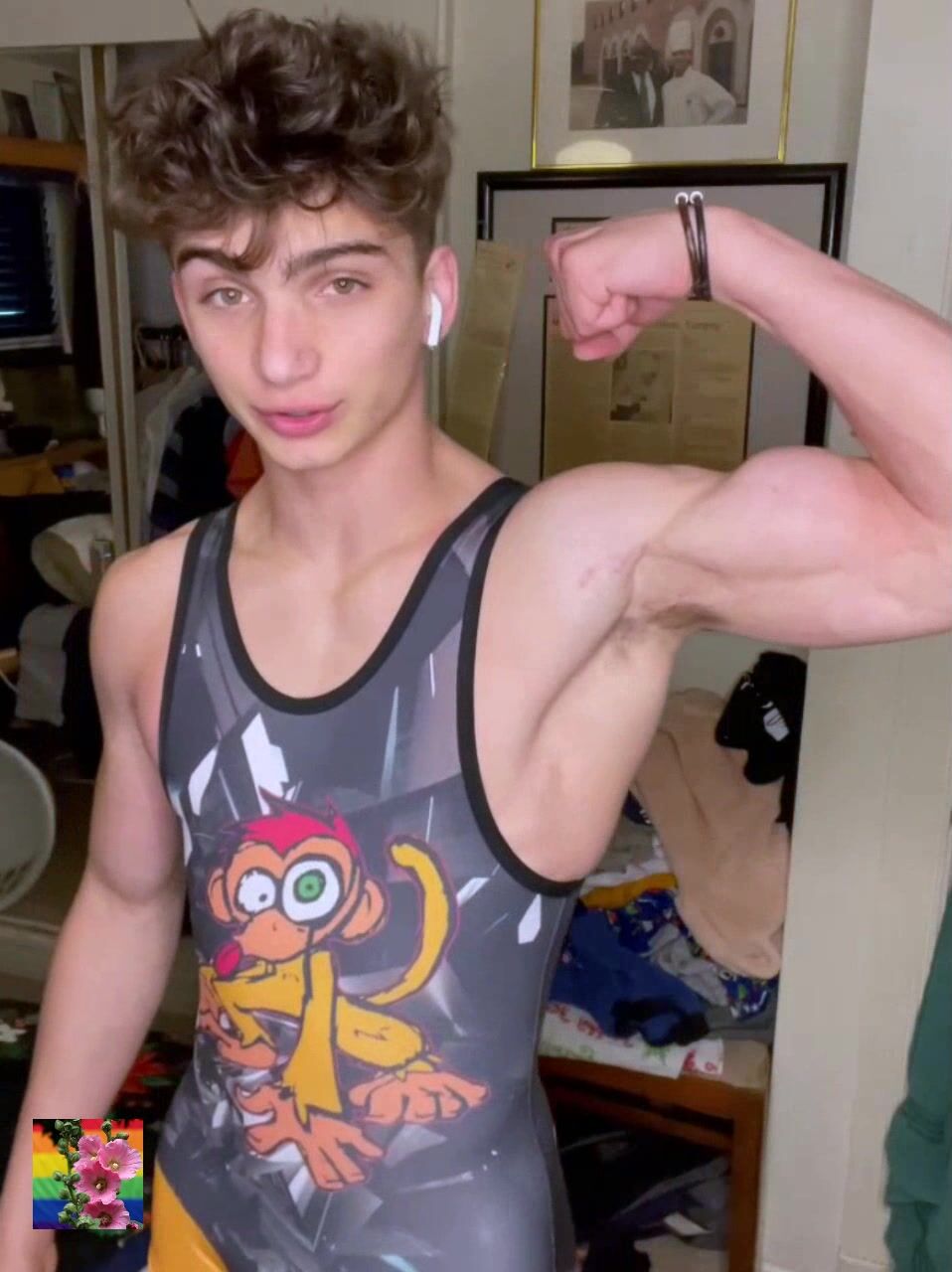 Minet musclé baisé sans capote